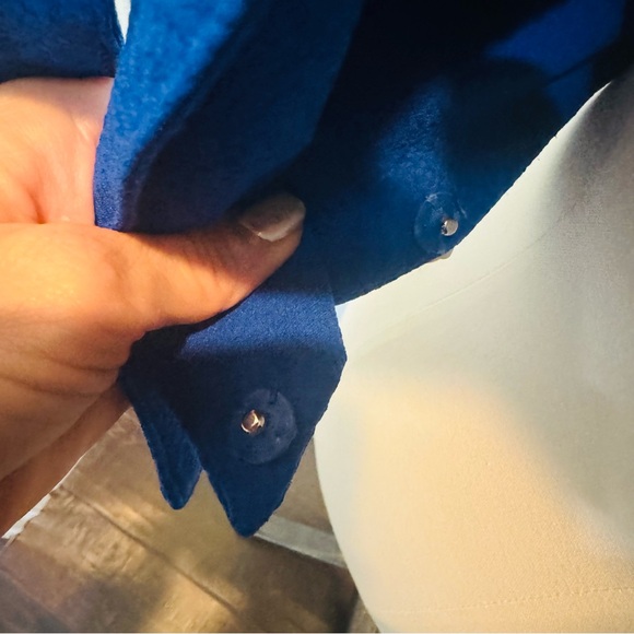 Gorgeous brilliant blue halter with tie around neck - Picture 6 of 15